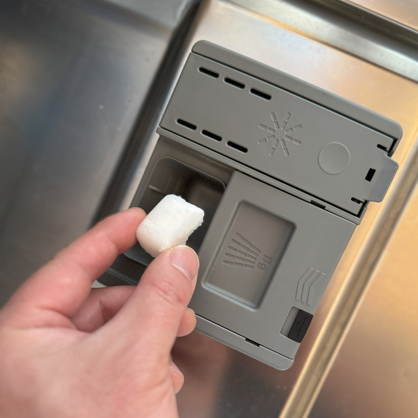 Minimalist Shine Dishwashing Tablet Loading