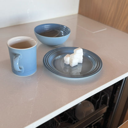 Minimalist Shine Dishwashing Tablets with Blue Dishes